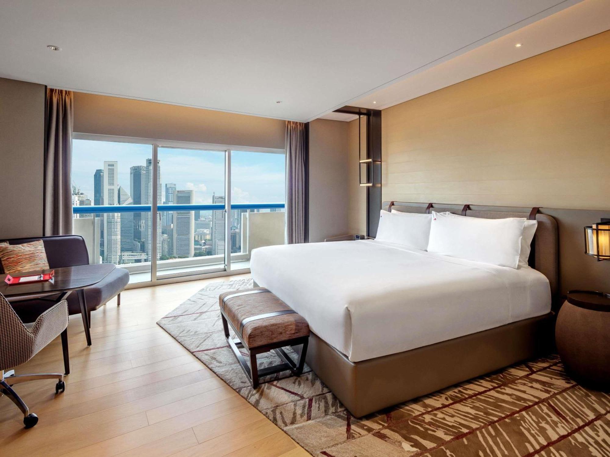 Premier Marina Bay 1 King Balcony Marina Bay View